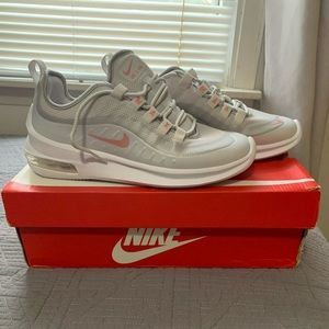 Women’s Nike air max’s axis